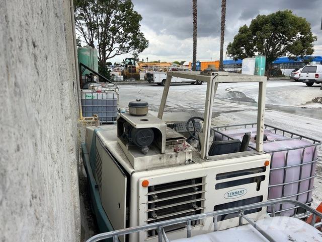 Tennant 800 Внутренние подметальные машины