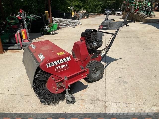 Toro 23740 Внутренние подметальные машины