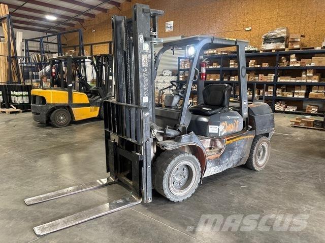 Toyota 7FDU35 Другие складские механизмы