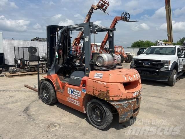 Toyota 7FGU35 Строительная техника - Другие