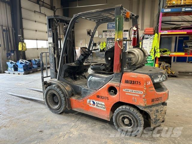 Toyota 8FGU25 Другие складские механизмы