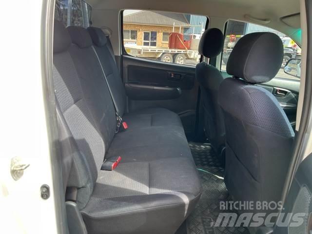 Toyota Hilux Бортовые фургоны