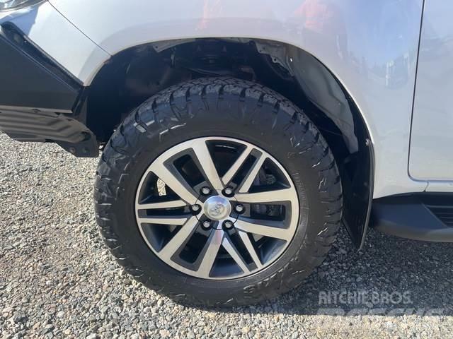 Toyota HiLux Прочие фургоны