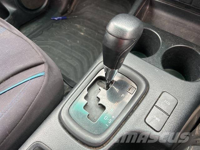 Toyota HiLux Прочие фургоны