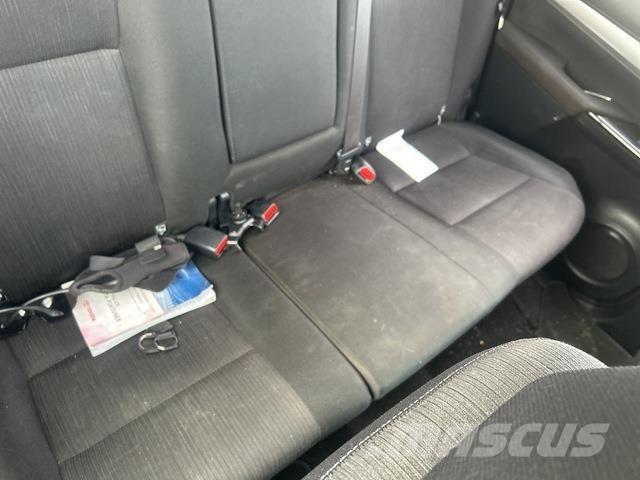 Toyota HiLux Прочие фургоны