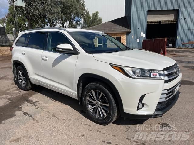 Toyota Kluger Легковые автомобили