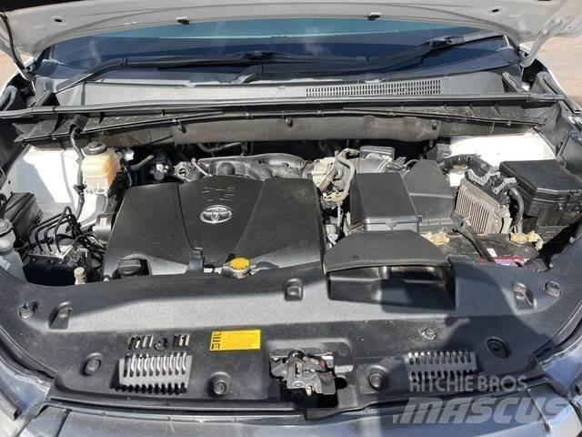 Toyota Kluger Легковые автомобили