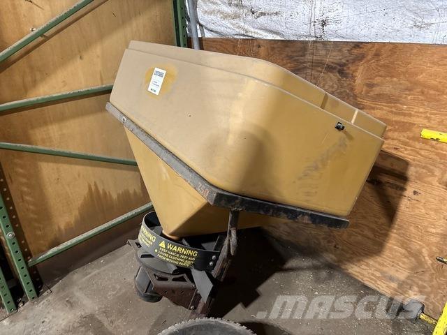  Trailhawk 750 Пескоразбрасыватели