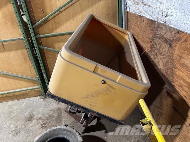  Trailhawk 750 Пескоразбрасыватели