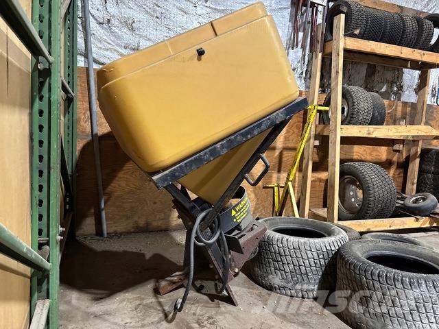  Trailhawk 750 Пескоразбрасыватели