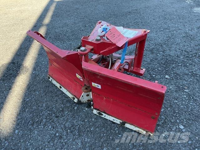 Ventrac NV360 Снежные отвалы и плуги