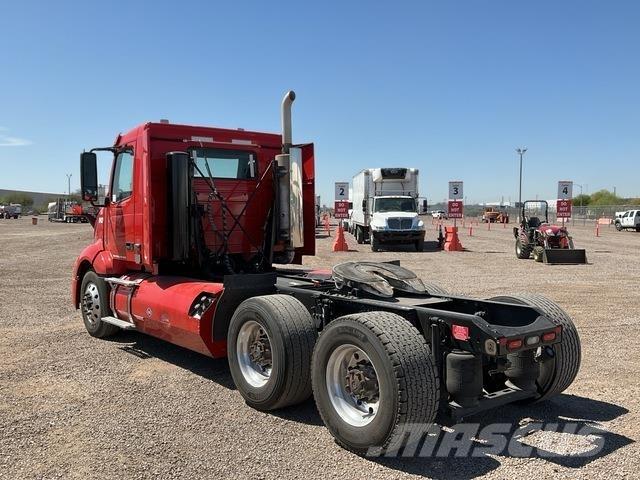 Volvo VNL Седельные тягачи