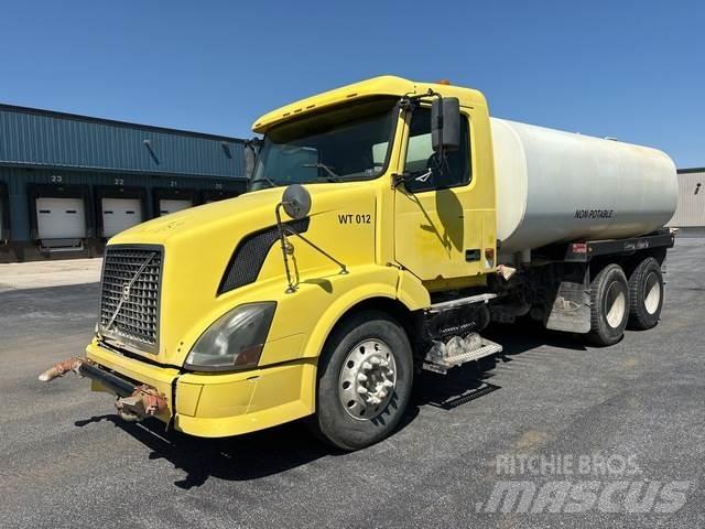 Volvo VNL Поливочные машины