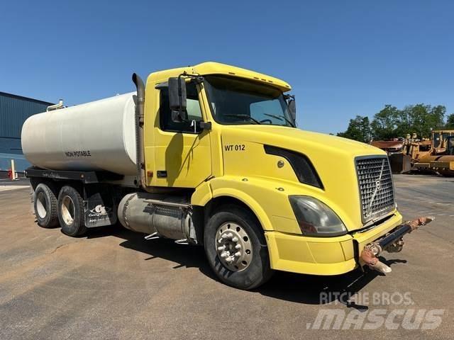 Volvo VNL Поливочные машины
