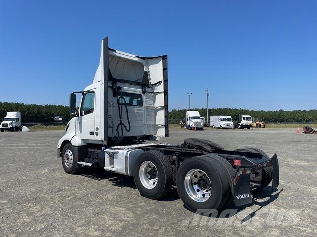 Volvo VNL Седельные тягачи