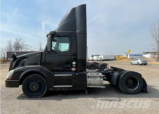 Volvo VNL Седельные тягачи