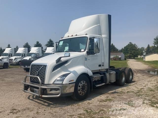 Volvo VNL 300 Седельные тягачи