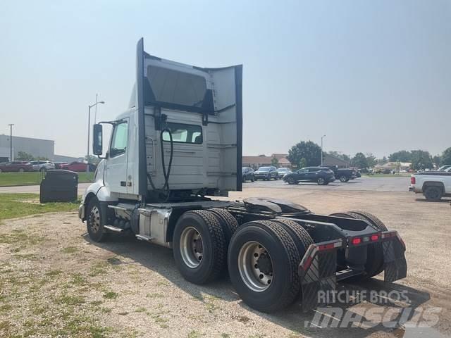 Volvo VNL 300 Седельные тягачи