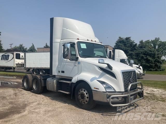 Volvo VNL 300 Седельные тягачи