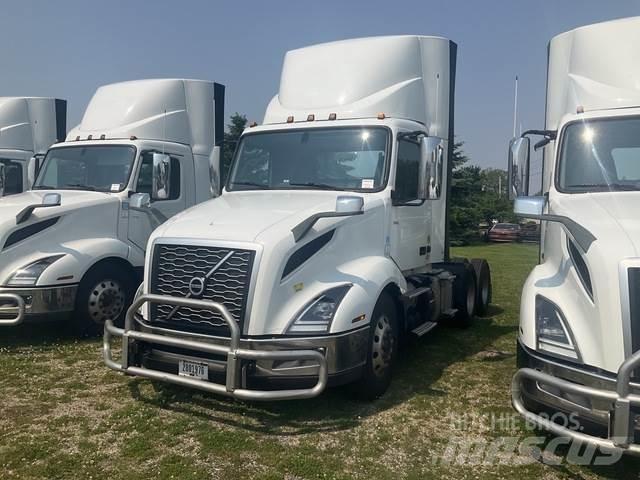 Volvo VNL 300 Седельные тягачи