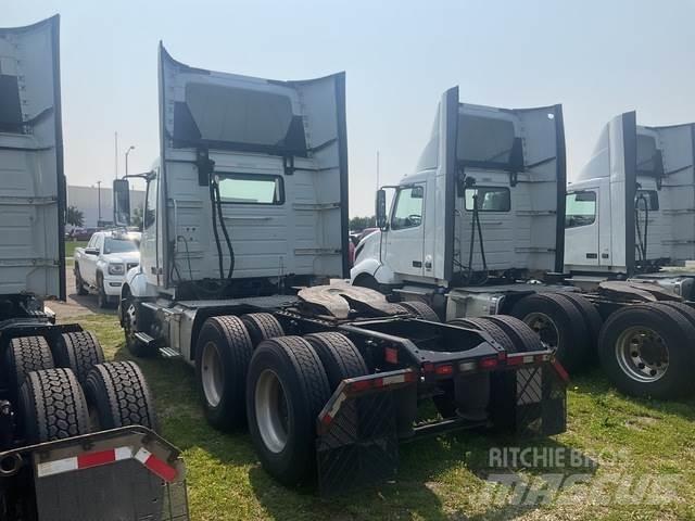Volvo VNL 300 Седельные тягачи