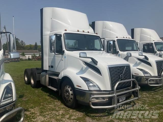 Volvo VNL 300 Седельные тягачи