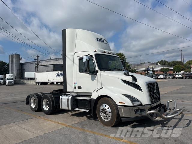 Volvo VNL 300 Седельные тягачи