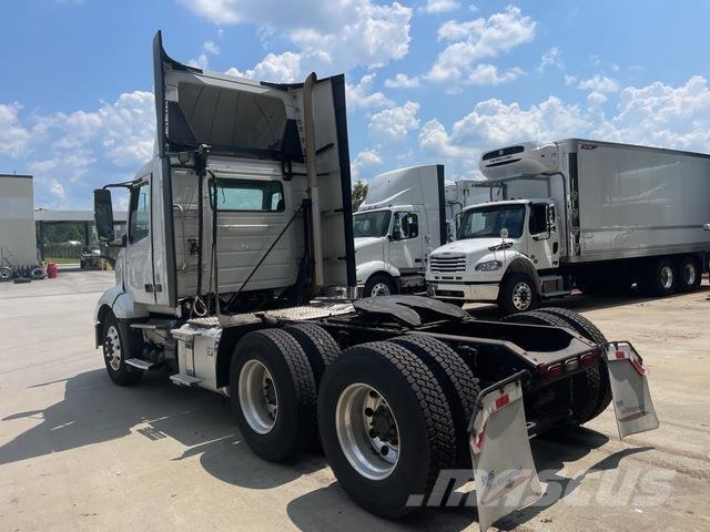 Volvo VNL300 Седельные тягачи