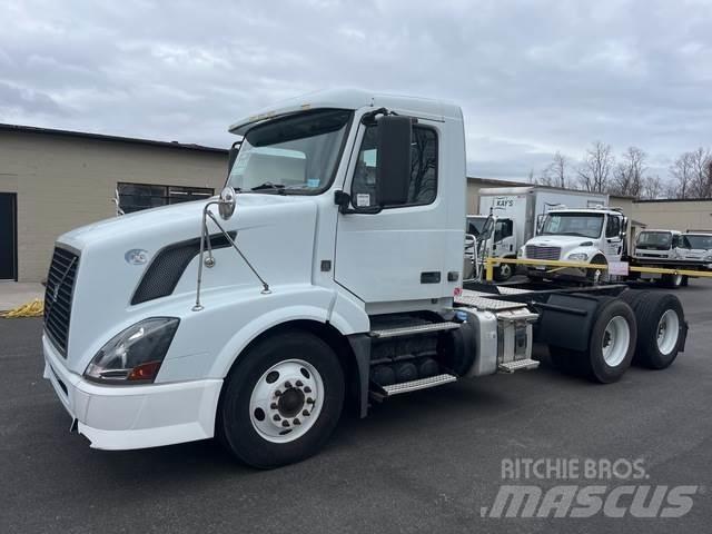 Volvo VNL64T Седельные тягачи