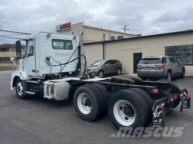 Volvo VNL64T Седельные тягачи