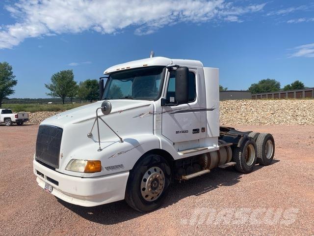 Volvo VNL64T Седельные тягачи
