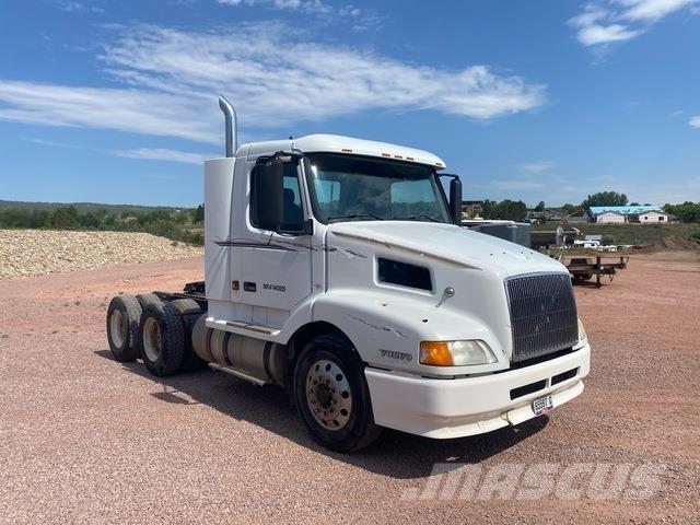Volvo VNL64T Седельные тягачи