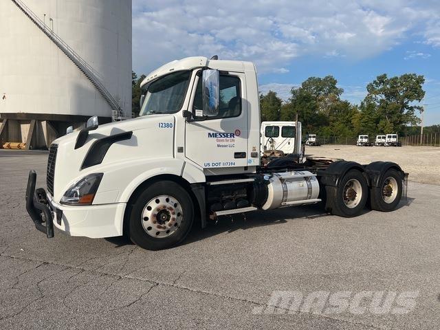 Volvo VNL64T Седельные тягачи