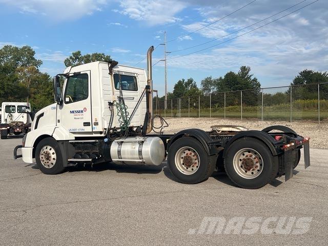 Volvo VNL64T Седельные тягачи