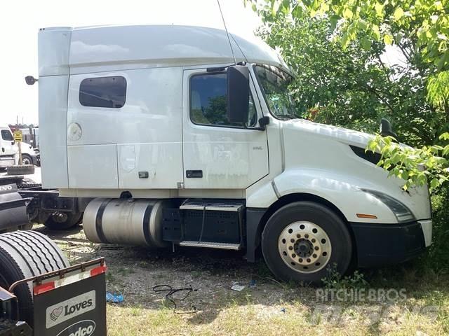 Volvo VNL740 Седельные тягачи