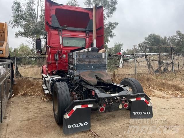 Volvo VNM Седельные тягачи
