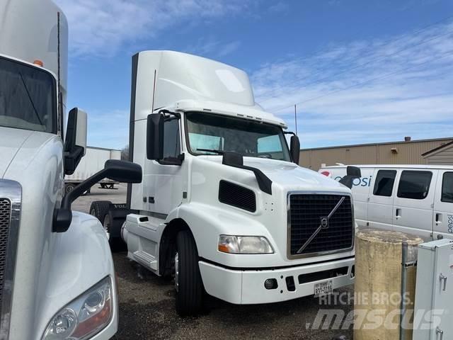 Volvo VNM Седельные тягачи