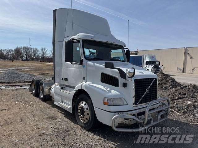 Volvo VNM Седельные тягачи