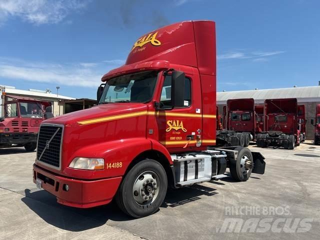 Volvo VNM Седельные тягачи