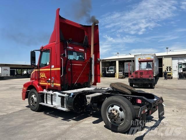 Volvo VNM Седельные тягачи