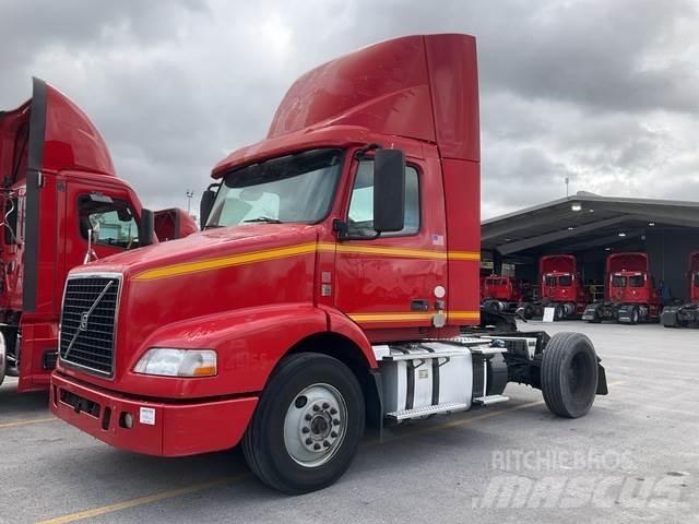 Volvo VNM Седельные тягачи