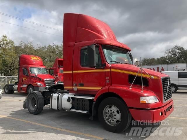 Volvo VNM Седельные тягачи