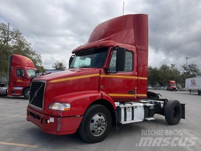 Volvo VNM Седельные тягачи
