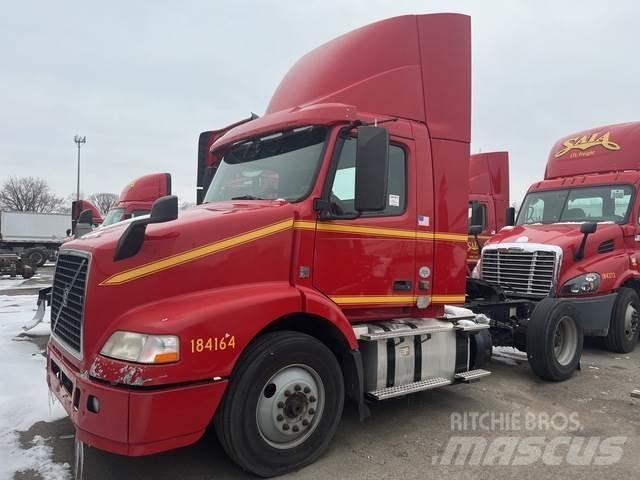 Volvo VNM Седельные тягачи