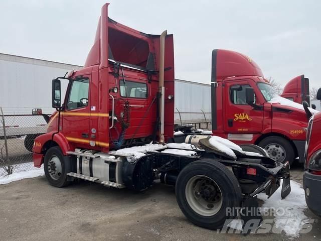 Volvo VNM Седельные тягачи