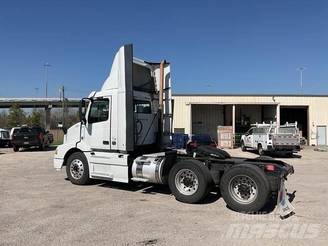 Volvo VNM Седельные тягачи