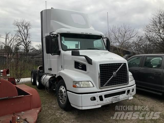 Volvo VNM Седельные тягачи