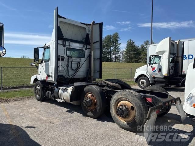 Volvo VNM Седельные тягачи
