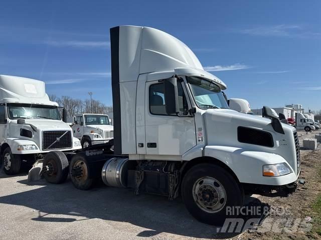 Volvo VNM Седельные тягачи
