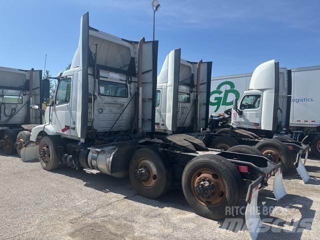 Volvo VNM Седельные тягачи